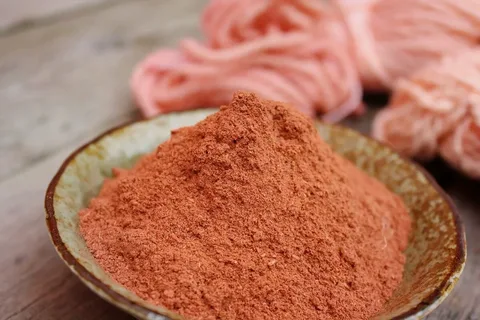 تصویر 3 از پودر زعفران اصل بدون افزودنی و با رنگ طلایی زیبا